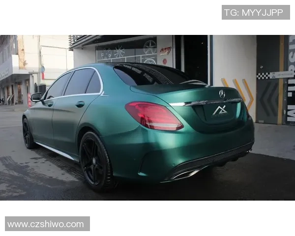 足球星车贴：让你的爱车与球场巨星同行，个性化装饰彰显独特风采